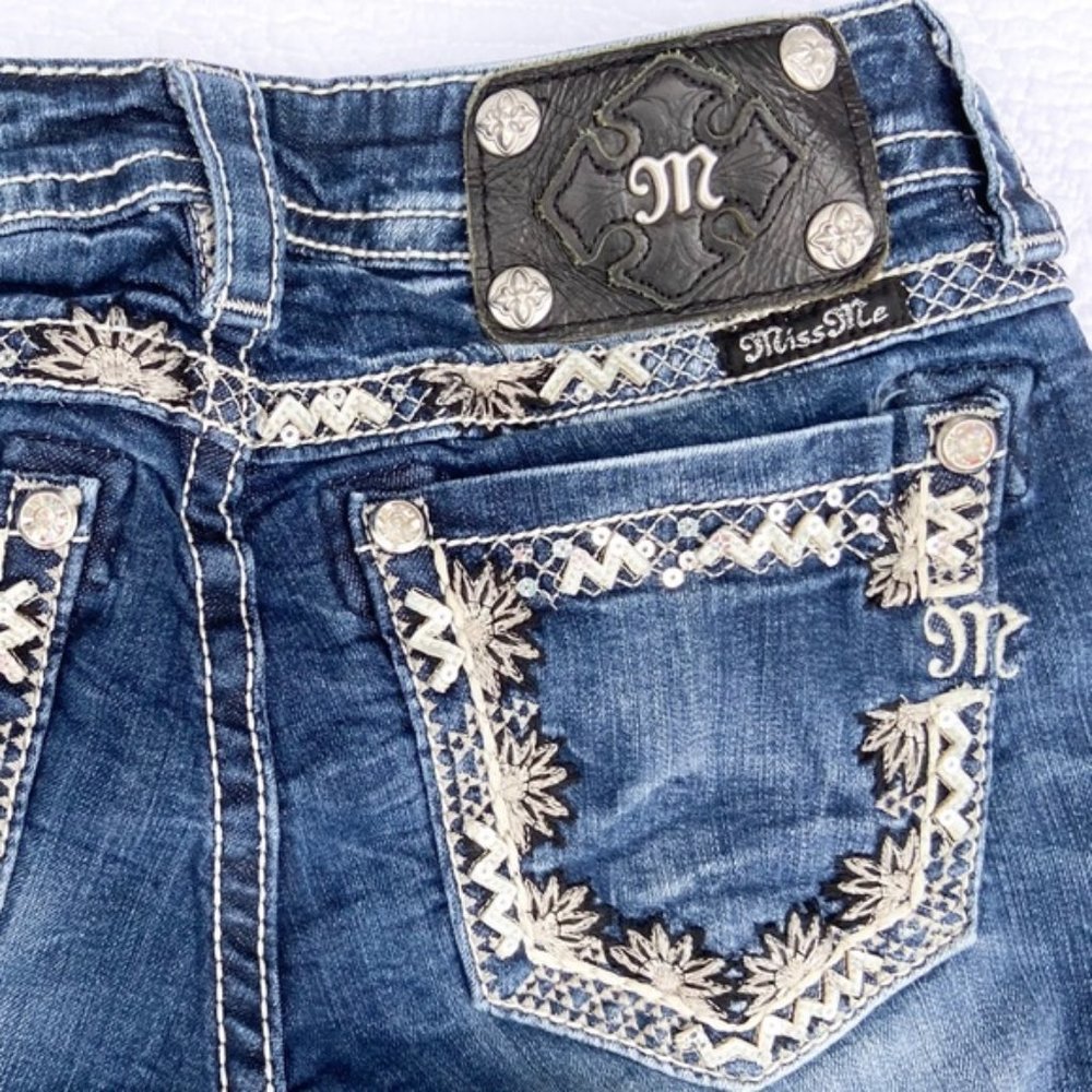 Miss Me Size 29 Signature Boot